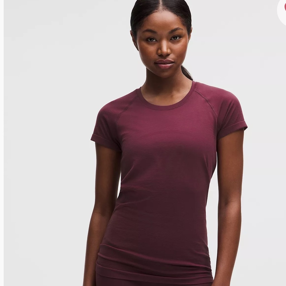 ☀️ Lululemon Swiftly Tech Short-Sleeve Shirt 2.0
Hip Length Size  14